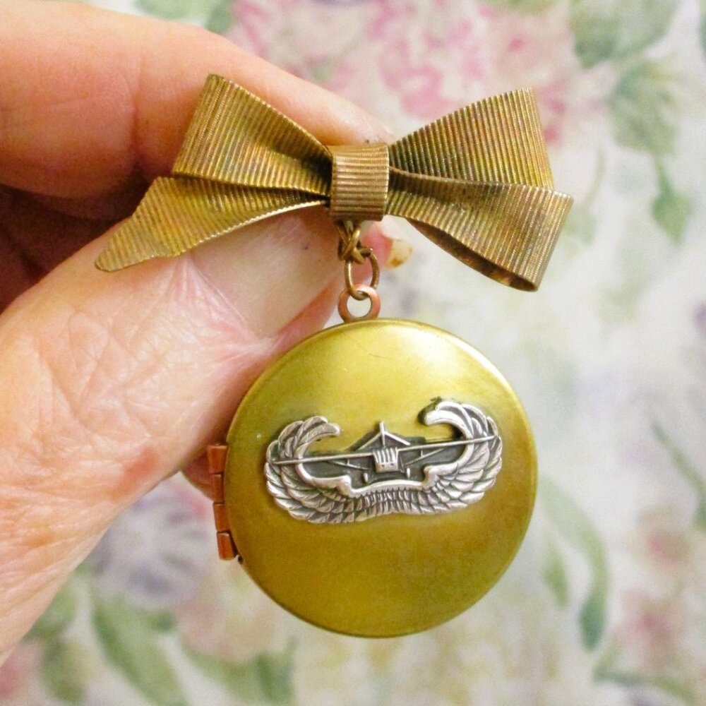 WWII Glider Pilot Wing Locket Brooch: Gold & Silver US Army Airborne Insignia